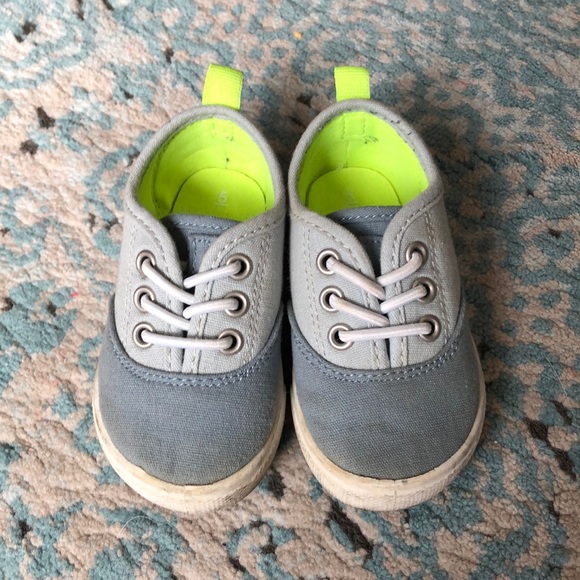 Carters casual sneakers size 5 - Picture 2 of 3